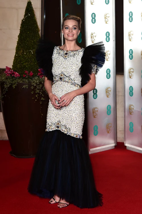 Margot Robbie a purtat o ținută neinspirată la BAFTA 2019