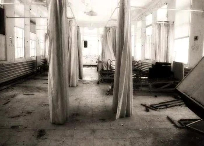 
    Ce a surprins tânăra în spitalul abandonat a lăsat-o fără cuvinteSursa foto: Daily Mail  