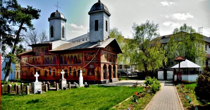 Credincioşii veniţi la Biserică de Ziua Crucii au găsit un bărbat a fost găsit spânzurat în curtea lăcaşului de cult