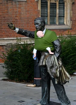 Statui cu marsupiu, Londra Foto X
