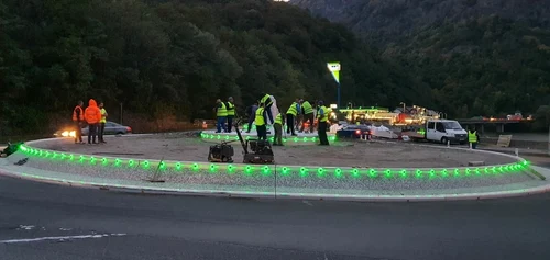 Sensul giratoriu sub formă de OZN de pe DN 7 la intersecţia cu DN 7cc şoseaua de centură a Călimăneştiului la intrare în defileul Oltului în Vâlcea Foto DRDP Craiova