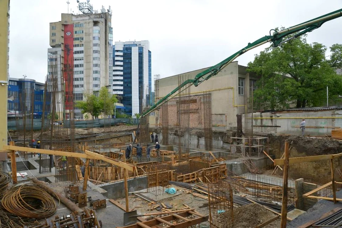 Noua clădire începe să prindă contur. FOTOPrimăria Braşov