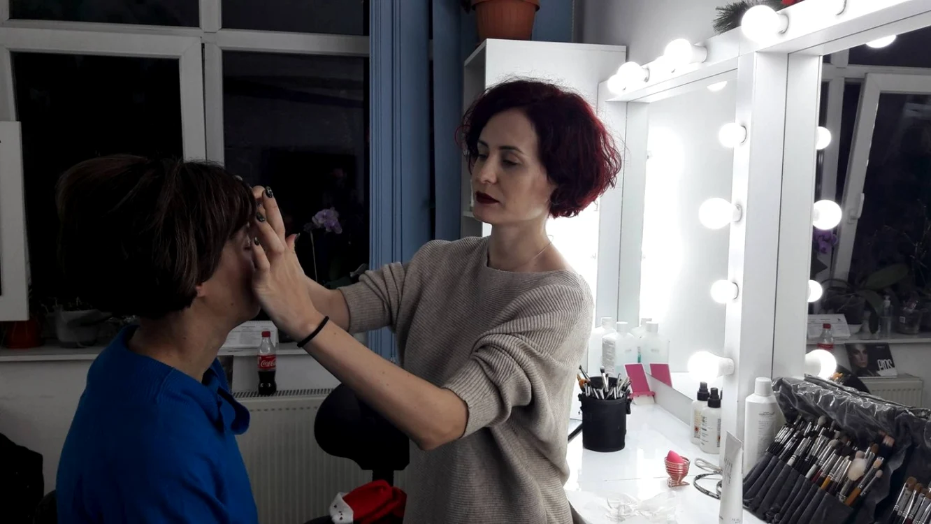 Schimbare de înfăţişare pentru femeia care trăia pe stradă