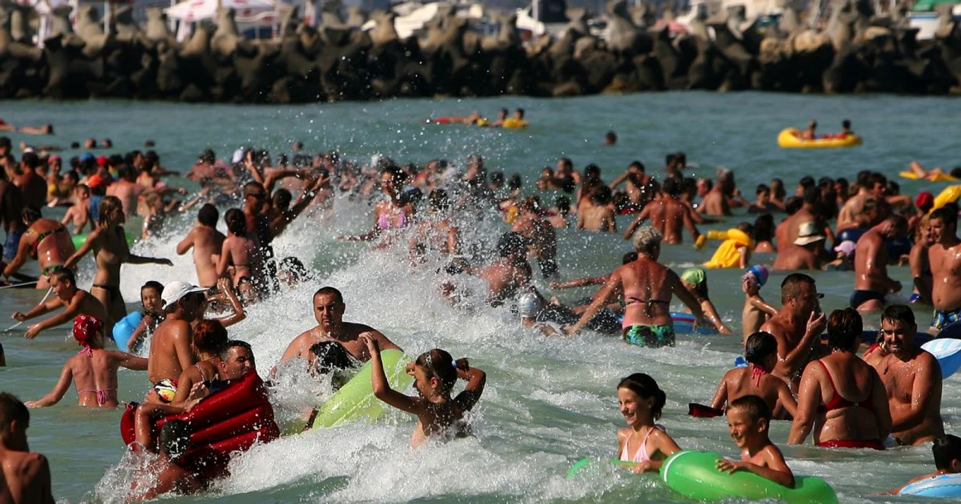 Operatorii din turism vor ca vacanţa de vară a elevilor să fie mărită cu două săptămâni, pentru a creşte numărul de turişti de pe litoralul autohton   FOTO Adevărul Ahiva