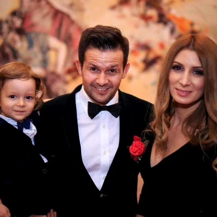 Magicianul Robert Tudor, alături de soția și de fiul său