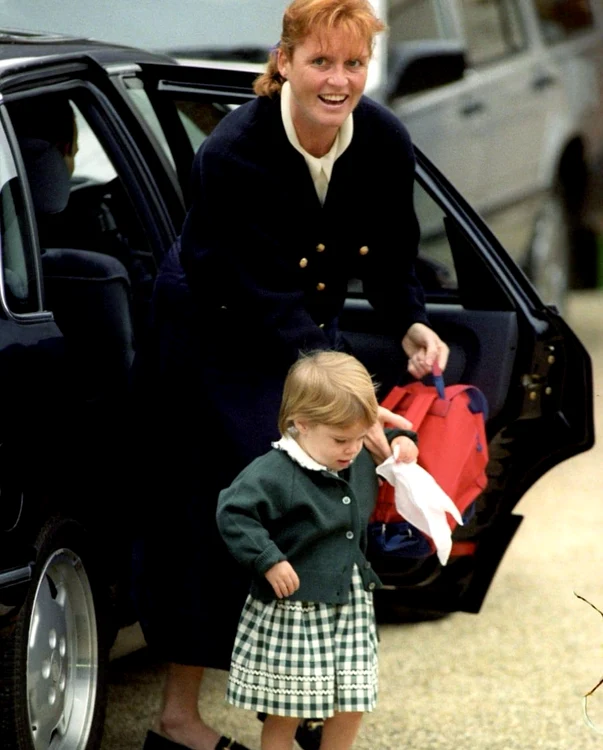 Eugenie mică și Sarah Ferguson, Instagram PNG