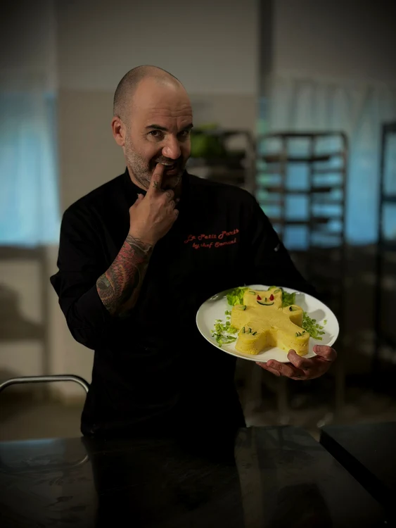 Chef Samuel Le Torriellec are un rol important și a fost și consilier pentru filmările din bucătărie