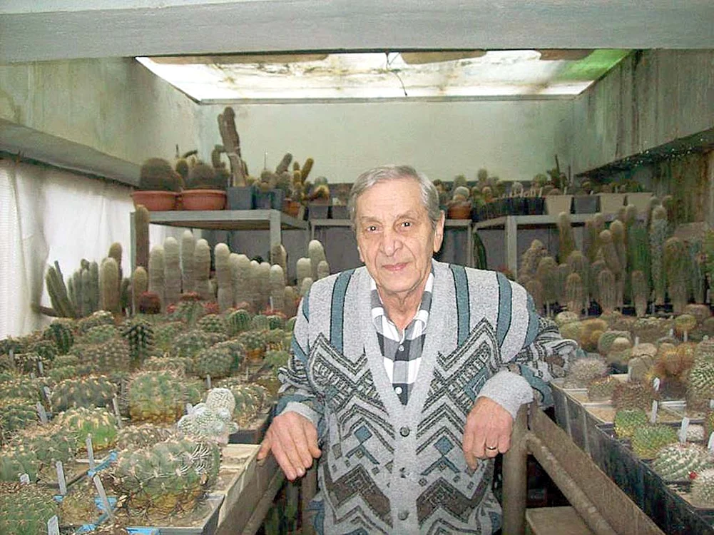 
    Sorin Copăcescu strânge cactuşi de 50 de ani  