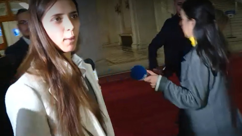 Noii deputați: Un politician anchetat de DNA și o tânără prinsă cu gloanțe în Parlament, printre cei care și-au primit legitimațiile