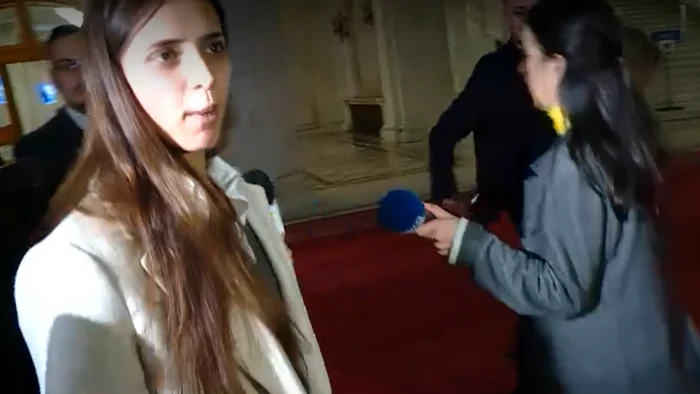 Ariadna Cîrligeanu a fost prinsă cu gloanțe, anul trecut, la intrarea în Parlament. FOTO ProTV