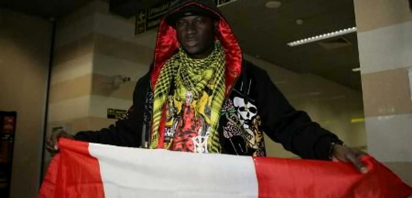 N'Doye este un personaj excentric în afara gazonlui