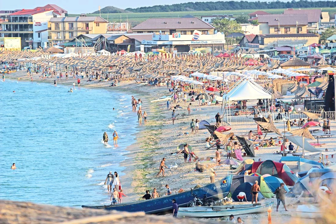 
     Hotelierii de la mare  vor să-i găzduiască pe cei  147 de turişti ţepuiţi   