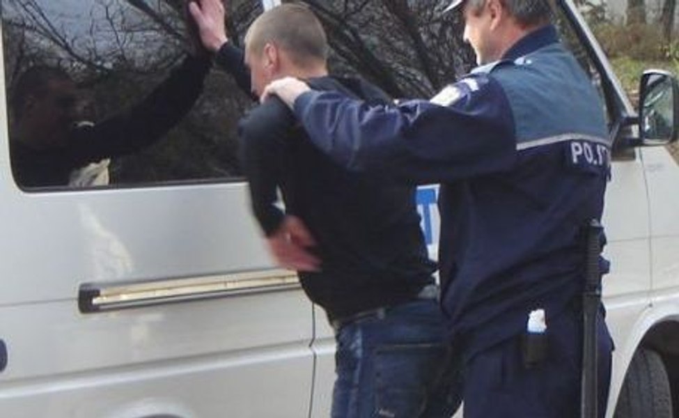Polițist din Galați bătut de două femei în timp ce încătușa un urmărit general. Cum s-a întâmplat totul