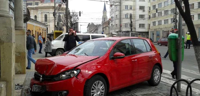 Accidentul s-a petrecut în centrul oraşului, vis-a-vis de Primărie. FOTO: citynews.ro