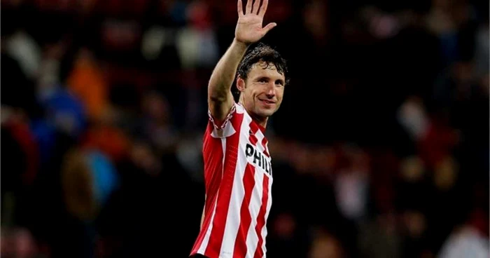 Van Bommel s-a retras de pe gazon, după o carieră impresionantă, în care a câştigat 22 de titluri majore