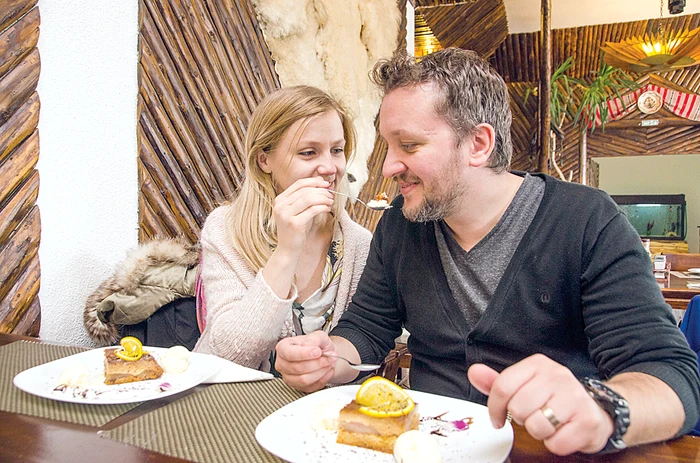 Ioana, soţia lui Florin, îl răsfaţă cu tot felul de dulciuri delicioase, fără prea mult zahăr