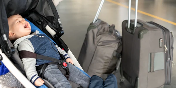 Bebelus aeroport FOTO Shutterstock jpg