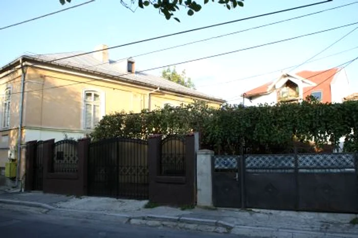 cele două case