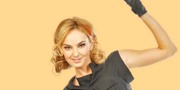 Roxana Ionescu va prezenta prima emisiune live alături de Pavel Bartoş  