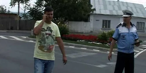 Florinel a încercat să intimideze poliţiştii vorbind la telefon