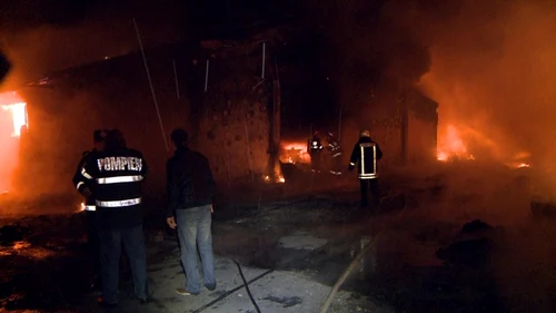 incendiu depozit