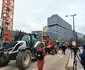 Șir de tractoare în fața PE FOTO Radu Eremia jpeg