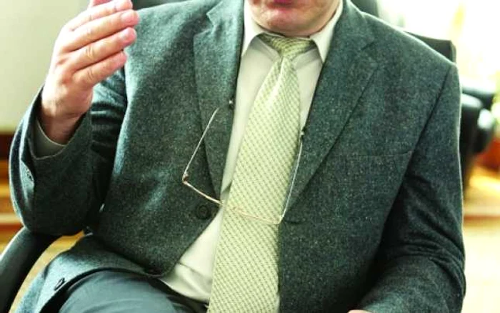 Păcuraru cere demiterea consulului de la Torino şi a ataşatului pe muncă de la Madrid