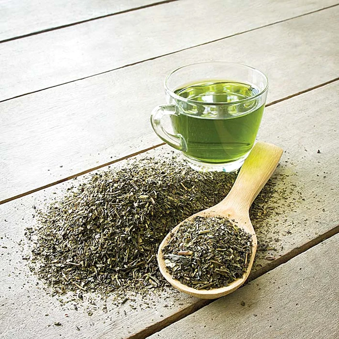 
    Ceaiul verde poate face ca medicamentele de tensiune să fie mai puţin eficiente.  