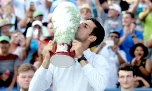 novak djokovic trofeu cincinnati jpeg