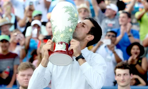 novak djokovic trofeu cincinnati jpeg