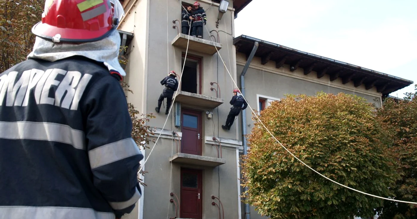 Pompierii din Ploieşti îşi aniversează ziua cu exerciţii şi un marş de defilare. FOTO arhivă Adevărul Ploieşti