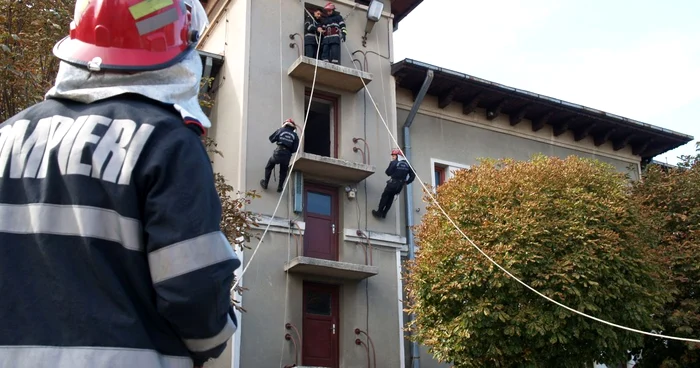 Pompierii din Ploieşti îşi aniversează ziua cu exerciţii şi un marş de defilare. FOTO arhivă Adevărul Ploieşti