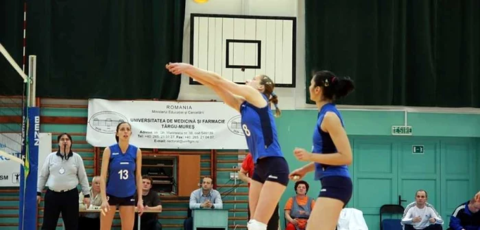 Târgu-Mureş: Volei în Sala UMF