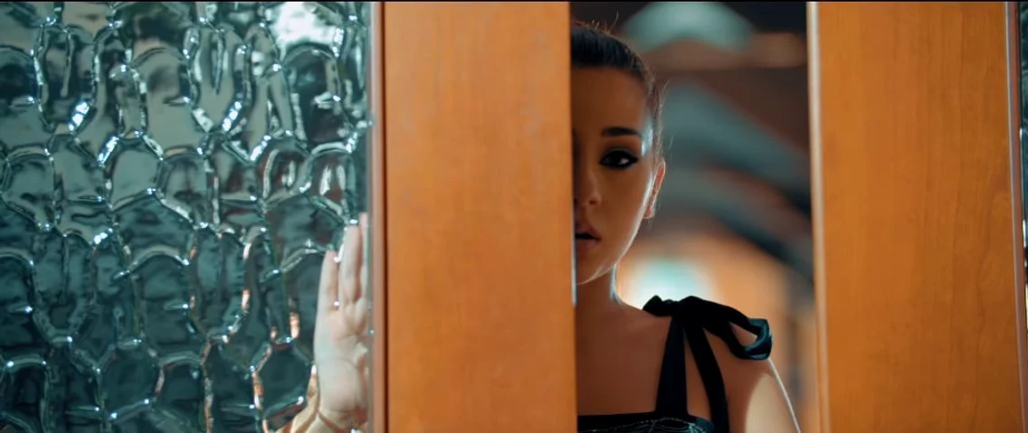 12 nicole cherry videoclip in casa fructul oprit 9 jpg jpeg