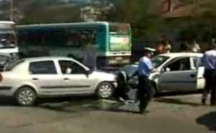 Şase persoane au fost rănite într-un accident