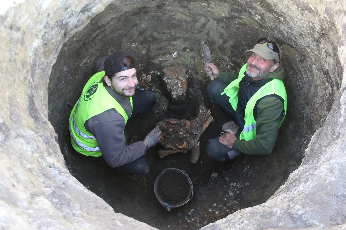 Cuptor roman pentru producerea varului, descoperit în Ungaria (© Szent István Király Múzeum)