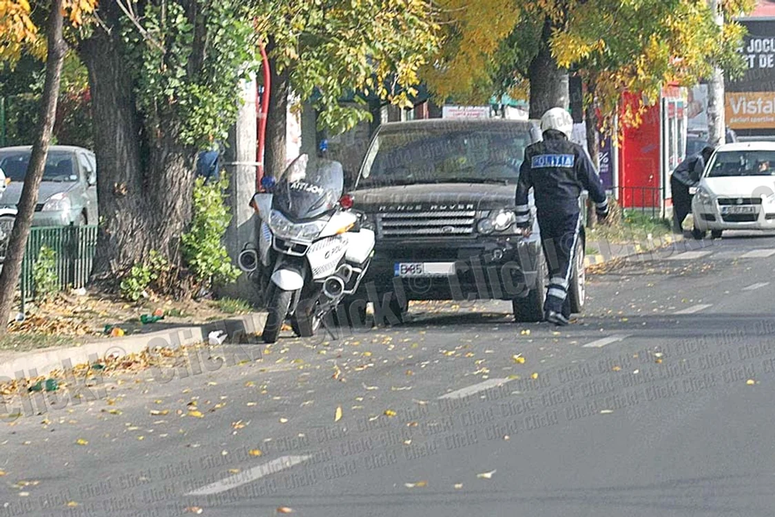 Este oprit de poliţie  după două străzi
