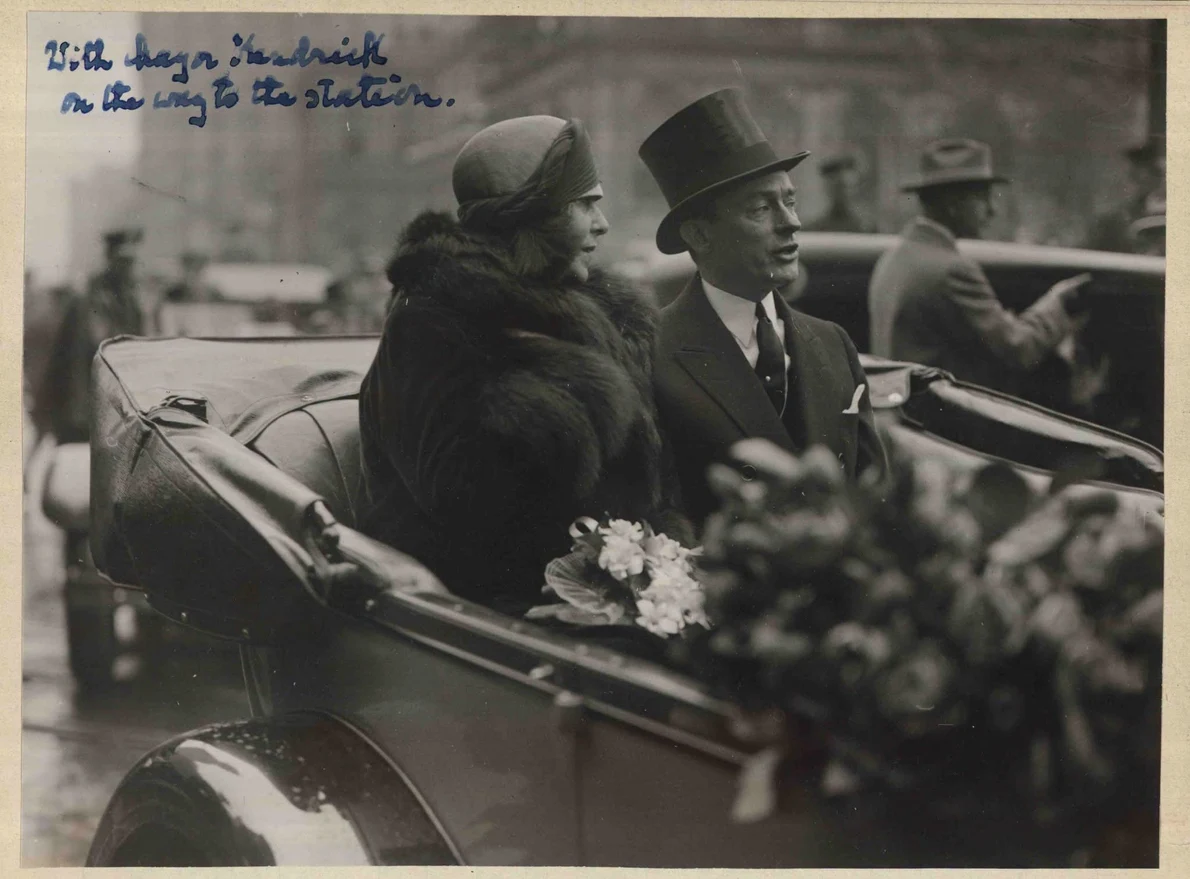 18 octombrie 1929. Regina Maria împreună cu primarul New York-ului, James J. Walker 