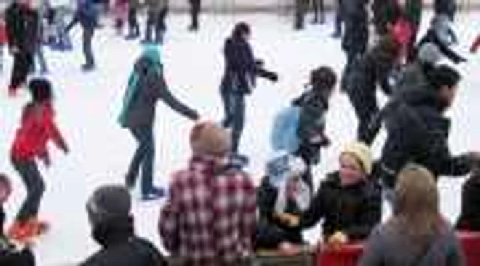 Patinoarul este aglomerat mai ales în zilele de weekend