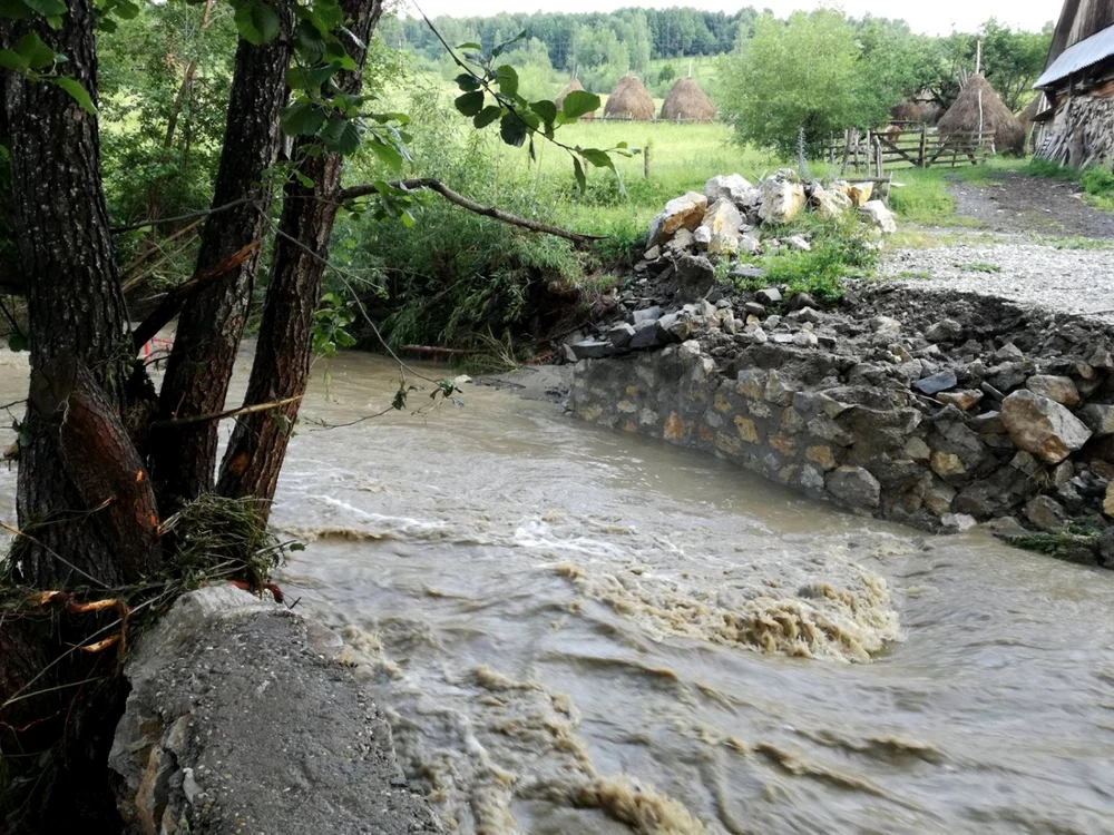 INHGA atrage atenţia că fenomenele hidrologice periculoase se pot produce cu probabilitate şi intensitate mai mare pe unele râuri mici din bazinele superioare ale Ialomiţei şi Prahovei