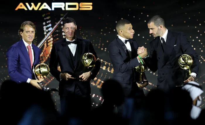 Lewandowski și Mbappe au fost premiați în Dubai (Foto: EPA-EFE)