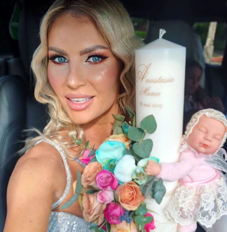 Andreea Bănică a fost sâmbătă (18 mai) naşa unei fetiţeFoto: arhivă personală