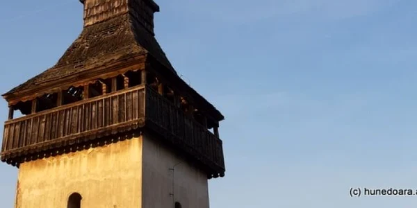 turnul bisericii vechi din deva foto daniel guta