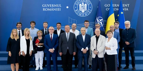 Nicolae Ciuca si reprezentantii editurilor si bibliotecilor jpg