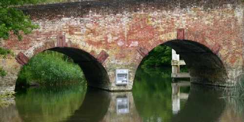 Apariție bizară pe un pod din Anglia FOTO BBC