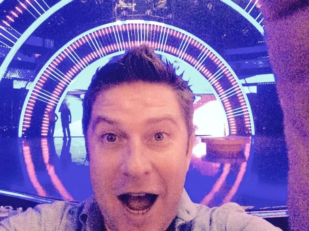 Pavel Bartos şi-a făcut un selfie cu noul decor de la "Românii au talent"