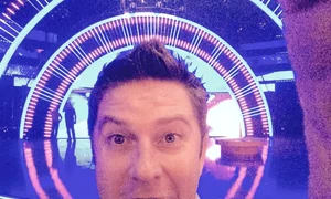 Pavel Bartos şi a făcut un selfie cu noul decor de la &quot;Românii au talent&quot; jpeg