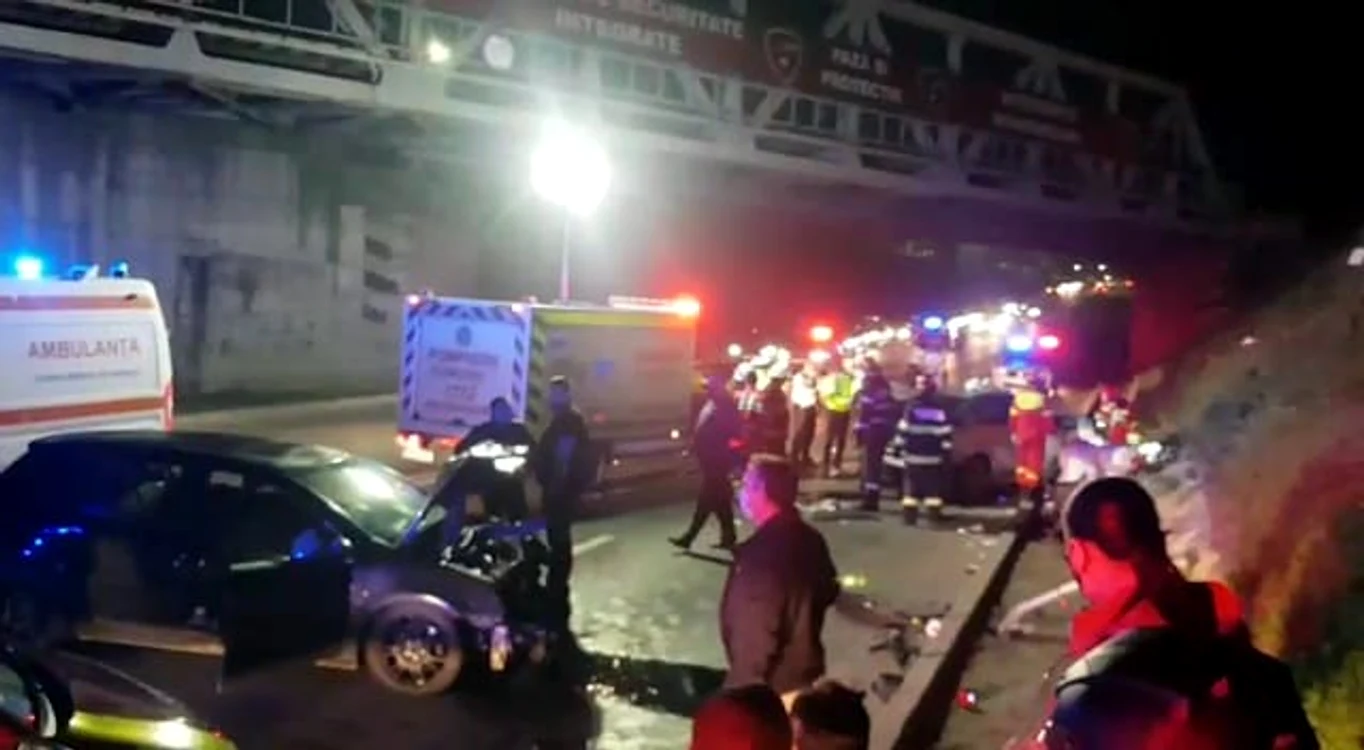 O fată de 17 ani a murit în urma accidentului petrecut în Ovidiu, Constanța Sursă foto: ISU Constanța