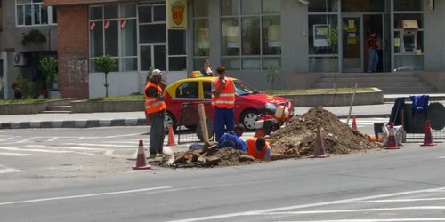 Muncitori descoperiţi lucrând la negru (Foto Arhiva)