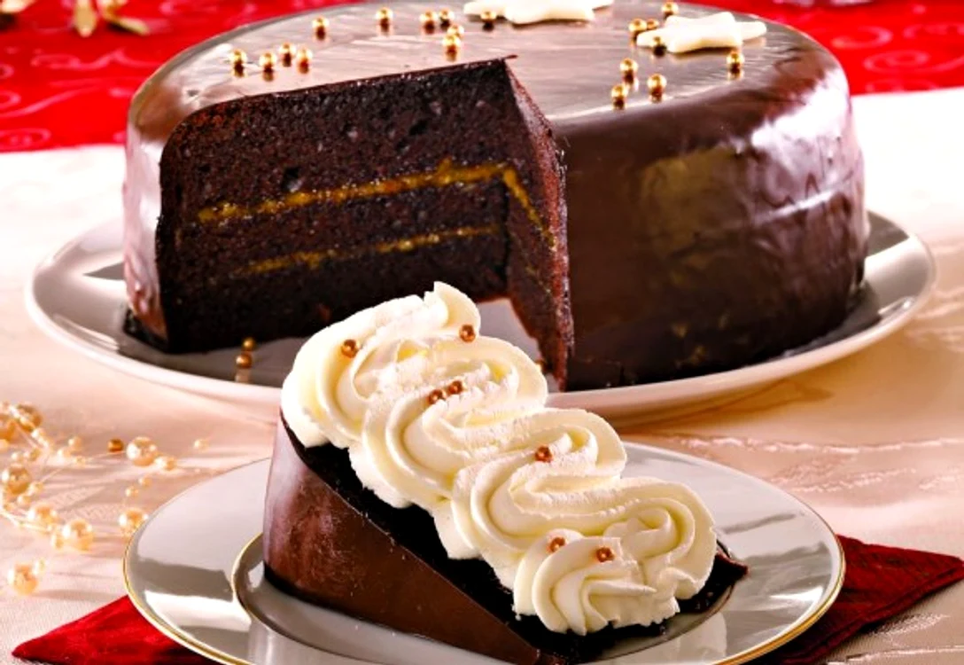 
    Un tort de ciocolata va fi mereu punctul de atractie al unei mese copioaseclickpoftabuna.ro  